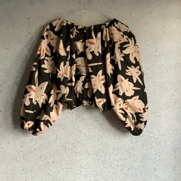 🥳🎉HOST PICK ⭐️ Beautiful ZARA Cropped Top - Picture 2 of 4